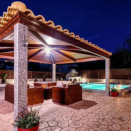 Villa Maria's Luxurious In *