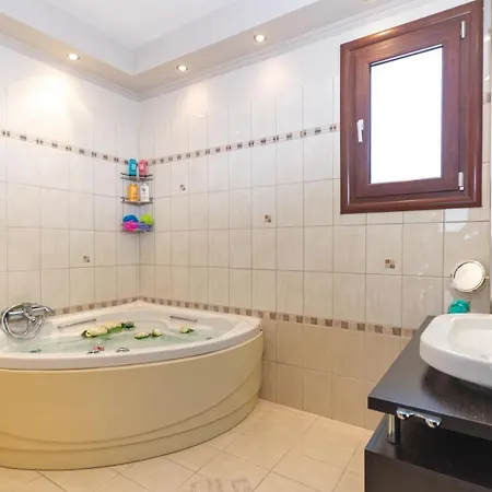 Maria's Luxurious In Villa *