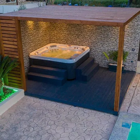 Maria's Luxurious In *