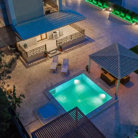 Maria's Luxurious In *