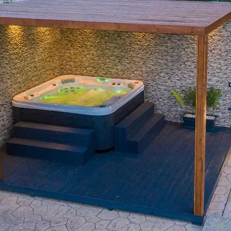 Maria's Luxurious In