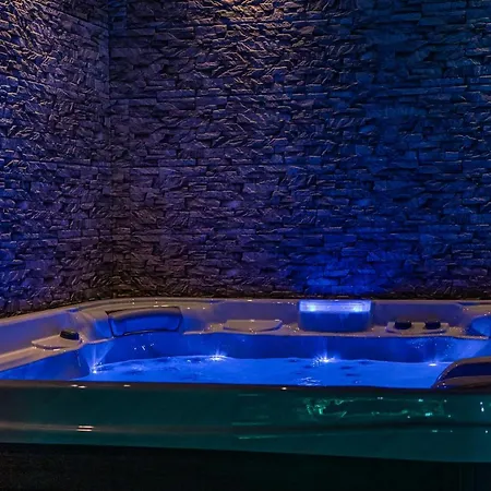 Maria's Luxurious In Villa