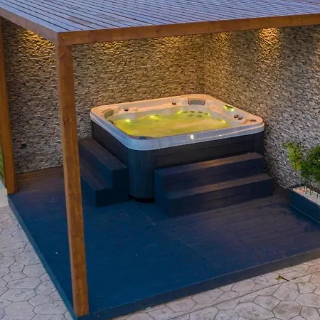 Maria's Luxurious In Villa