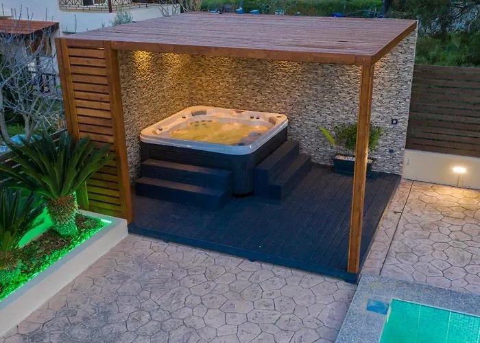 Maria's Luxurious In *